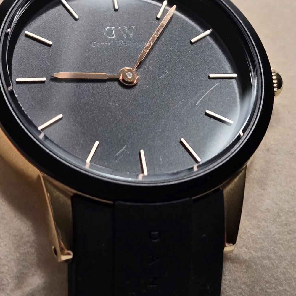 DANIEL WELLINGTON Iconic Motion 32 mm Watch Rose Gold Rubber Strap - Picture 16 of 16